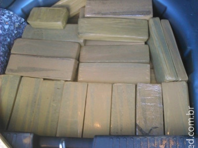 PRE apreende Siena com 176 kg de maconha