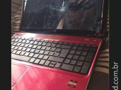 Para não ser flagrado vendo pornô, jovem destrói laptop