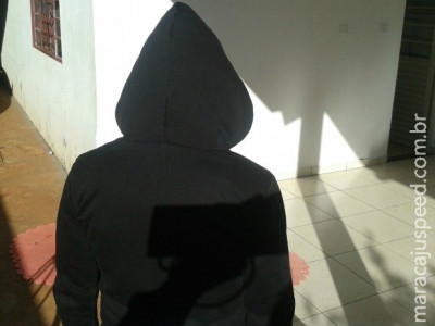 Homem, mulher e 3 adolescentes são suspeitos de roubo à residência