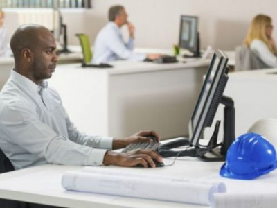 Pesquisa indica que passamos tempo demais sentados no trabalho