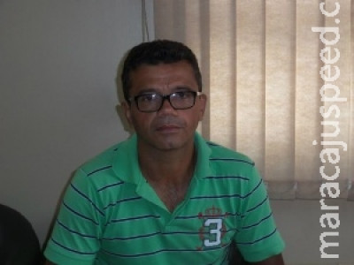 Pai busca ajuda para filho com doença visual