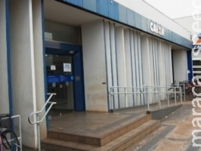 Grupo entra em agência bancária, distrai funcionários e rouba R$ 150 mil