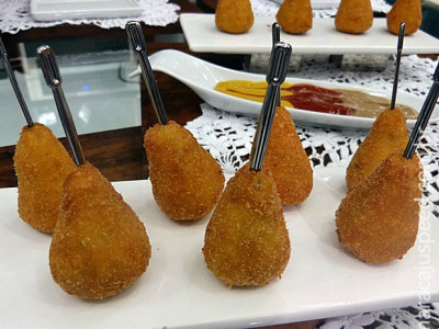 Aprenda a fazer uma deliciosa coxinha cremosa sem massa
