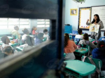Professores no Brasil estão entre mais mal pagos em ranking internacional