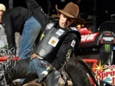 Cowboy de MS ganha competição e embolsa cerca de 180 mil dólares