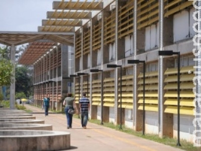Comissão de Educação analisará projeto que cria bolsa para universitários carentes