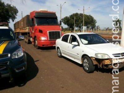 Dupla é presa com cigarros e cerca de 400 quilos de maconha