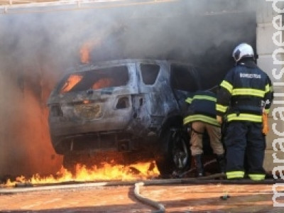 Incêndio destrói camionete e atinge garagem de casa na Capital