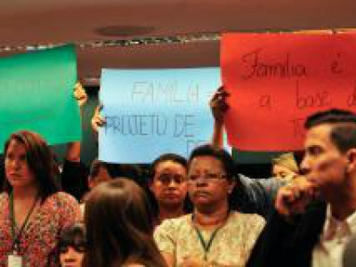 Católicos e evangélicos divergem na Câmara sobre Estatuto da Família