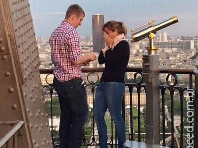 Internet busca casal que ficou noivo na Torre Eiffel