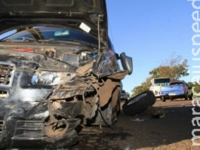 Motorista causa acidente ao trocar de faixa sem acionar a seta