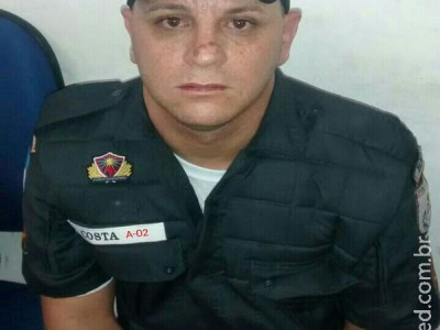 Falso PM desmaia ao receber voz de prisão