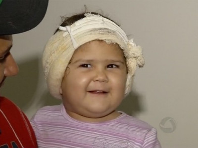 Menina de MS vai ouvir pela primeira vez após implante de aparelho