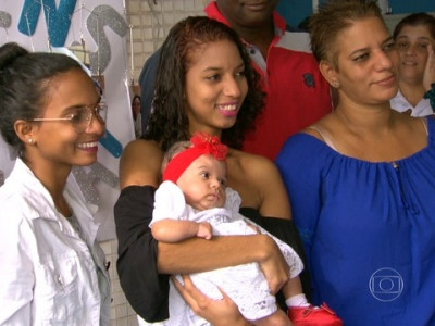 Bebê deixa hospital aos seis meses após passar por 9 cirurgias