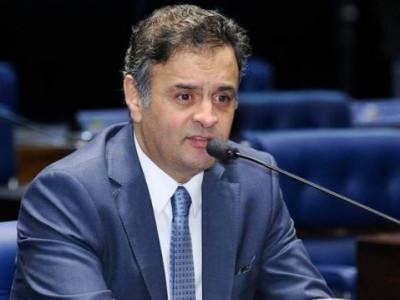 "Tudo que contraria o PT é golpe", declara Aécio sobre Dilma