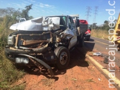 Falta de atenção causa acidente entre caminhões na BR-262