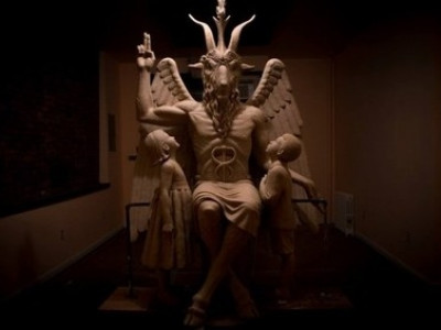 Polêmica estátua de Satã é inaugurada nos EUA