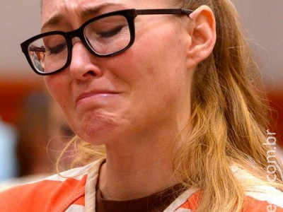 Professora que fez sexo com 3 alunos pega 30 anos de prisão