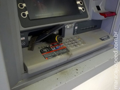 Cliente encontra explosivo em caixa eletrônico de agência