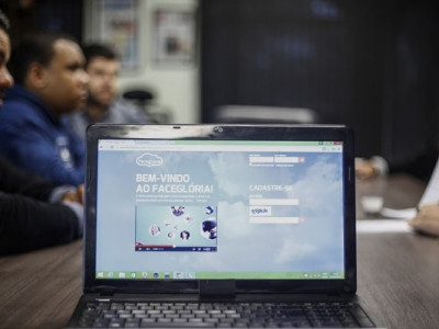 Facebook acusa FaceGlória de "cópia" e pede mudança de nome
