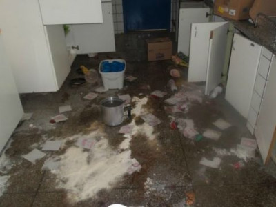 Vândalos deixam rastro de destruição em escola de Dourados