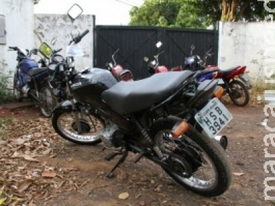 Polícia desconfia de dupla durante ronda e recupera 2ª motocicleta