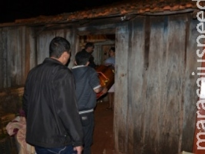 Corpo de homem é encontrado e polícia investiga o caso