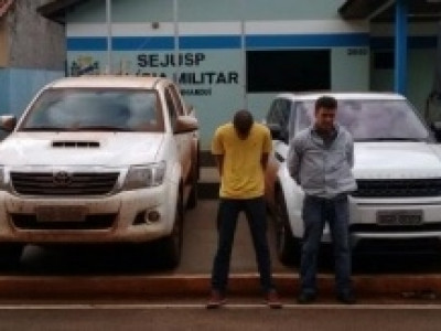 Bandidos amarram vítimas, fogem com dois carros, mas acabam presos em MS