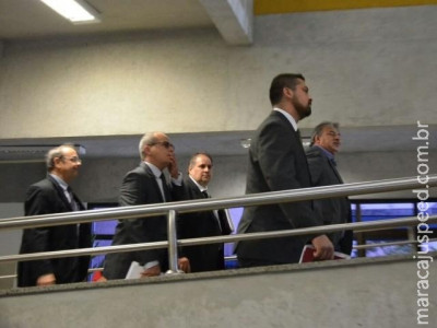 Começa audiência de políticos envolvidos em exploração sexual