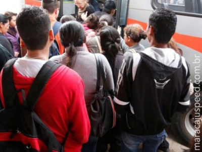 Mais discretos, homens admitem sofrer assédio em ônibus lotados