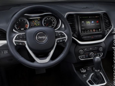 Jeep foi hackeado graças a "porta de rede aberta" sem senha