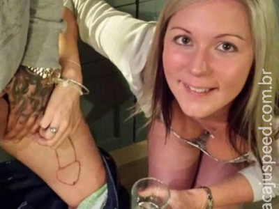 Mulher se separa de inglês após ele tatuar pênis em coxa