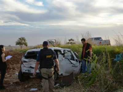 Colisão envolvendo três veículos provoca morte de passageiro