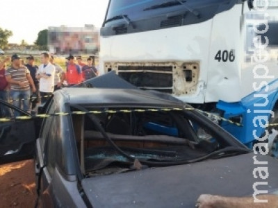 Acidente entre carro e carreta mata empresário de 86 anos