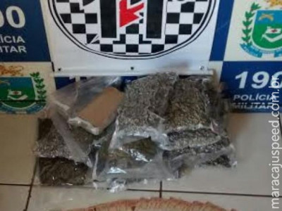 Passageiro de ônibus é preso com drogas e moedas falsas em mochila