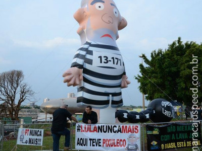 Pixuleco atrai milhares de pessoas e consegue mil assinaturas