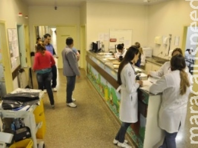 Mulher aborta gêmeos após procurar maternidade e atendimento demorar