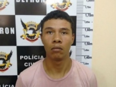 Foragido é preso com maconha enterrada no quintal de casa