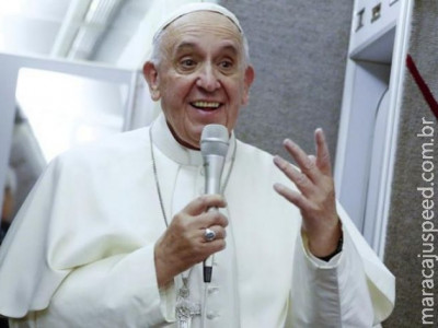 Papa diz que funcionários podem recusar licença para casamento gay