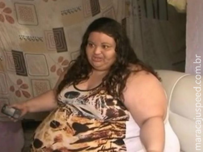 Mulher de 240 kg precisa perder 30 kg para fazer cirurgia bariátrica