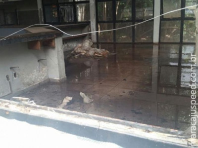Usuários de drogas provocam incêndio em prédio abandonado na Capital