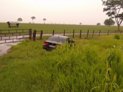 Veículo é abandonado na MS-156 com 700 kg de maconha
