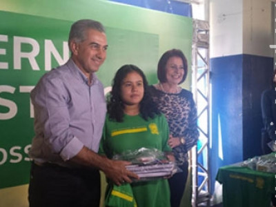 Governo compra R$ 5,6 milhões de uniformes para alunos usarem em 2016