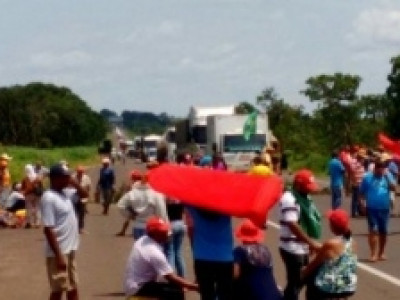 Após mais de 3 horas de bloqueio, manifestantes liberam BR-163