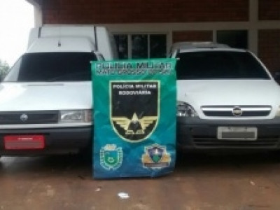 Polícia apreende dois veículos com 2,5 mil pacotes de cigarros contrabandeados