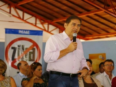 Ao lado de ministra, Bernal diz a crianças que não teme sugismundos