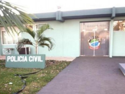 Mulher é abusada quando vendia artesanato e suspeito é agredido a marteladas