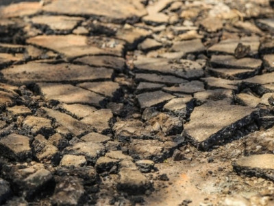 Falta de manutenção na drenagem teria causado rompimento de asfalto
