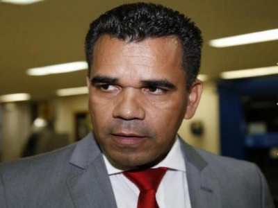 Ex-secretário pede desbloqueio de bens por estar desempregado há 6 meses