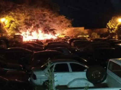 Incêndio destrói carros em pátio de delegacia no interior de MS